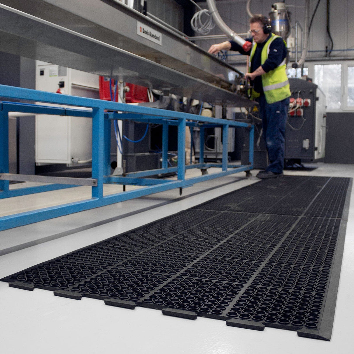 High-duty-interlocking-anti-fatuigue-mat-for-oily-workstations-oil-prone-areas-non-slip-heavy-duty-slip-resistant-industrial-non-absorbant-kitchens-industrial-resteraunts-grease-microbial-catering-food-processing-ergonomic-cushionedHigh-duty-interlocking-anti-fatuigue-mat-for-oily-workstations-oil-prone-areas-non-slip-heavy-duty-slip-resistant-industrial-non-absorbant-kitchens-industrial-resteraunts-grease-microbial-catering-food-processing-ergonomic-cushioned