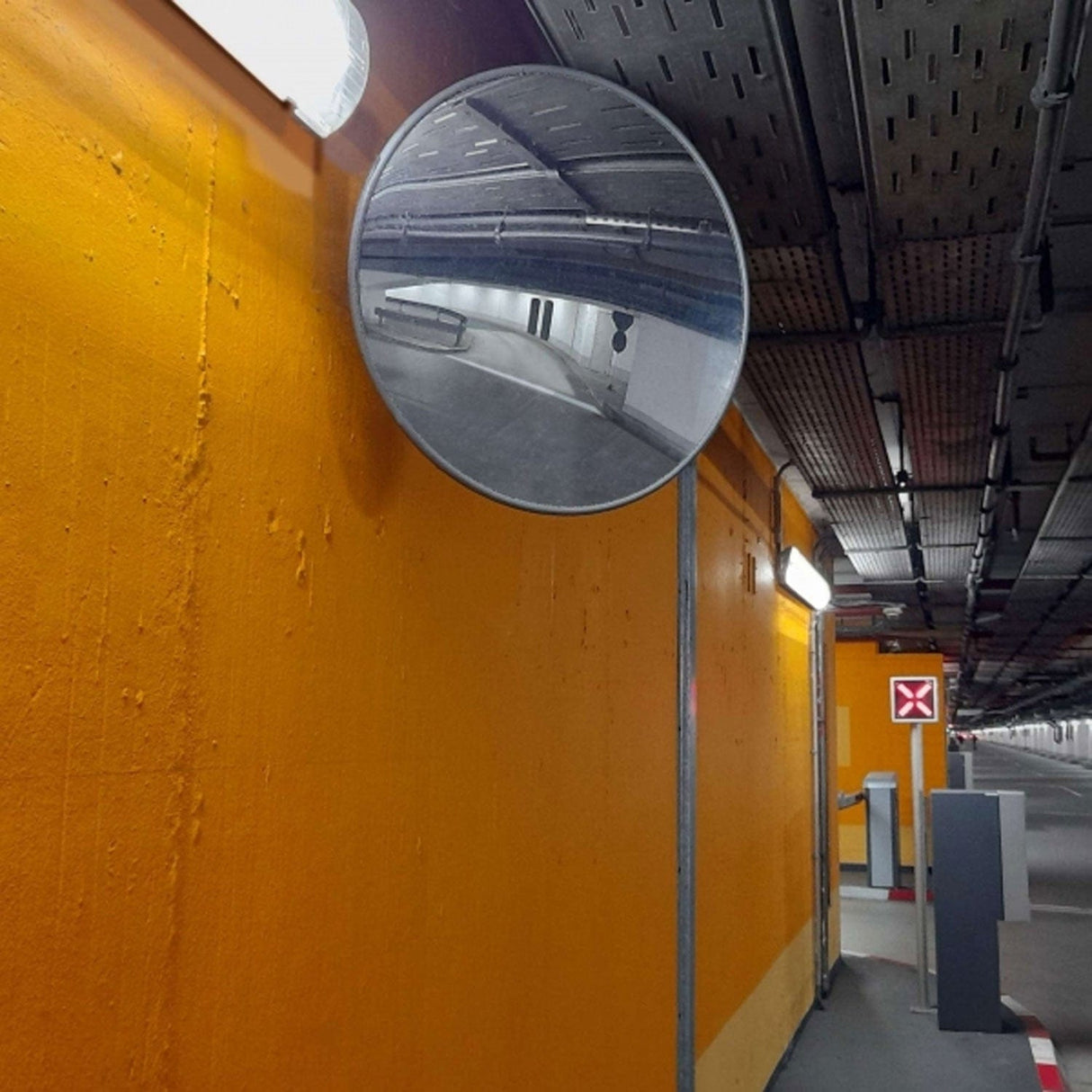 Spion Wall Mountable Observation Mirror