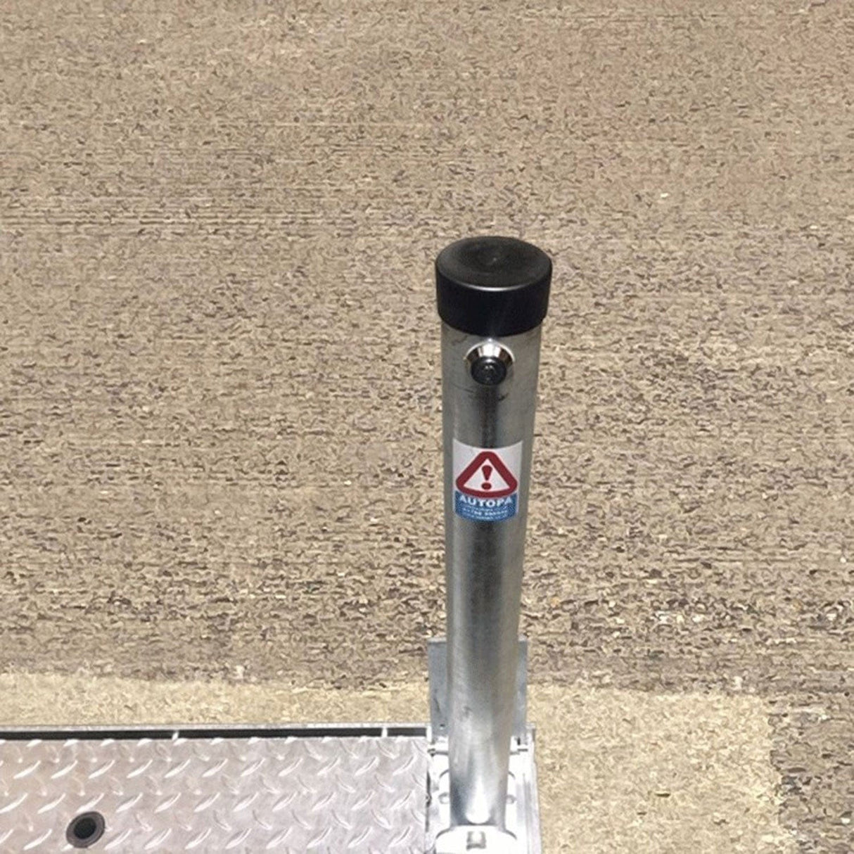 stealth-parking-post-ground-level-socket--galvanised-stainless-steel-powder-coated-folding-autopa-retractable-telescopic-bollard-security-bollards-traffic-management-removable-industrial-car-park-heavy-duty-urban-parking-lot-weather-resistant-durable-outdoor-integral-locks-lockable