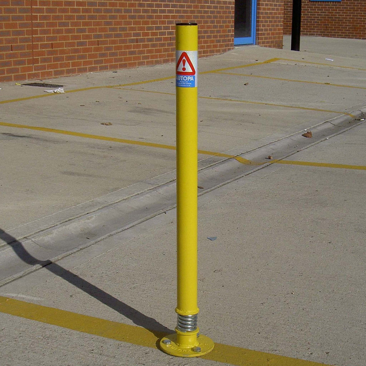 Sprung Boundary Post