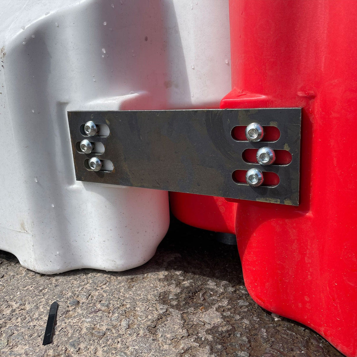 DEFENDER50 50mph Crash Tested Water-Filled Safety Barrier with Fence Panels