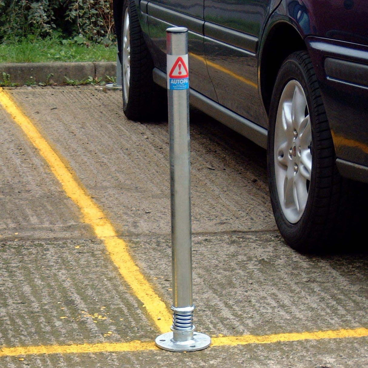 Sprung Boundary Post
