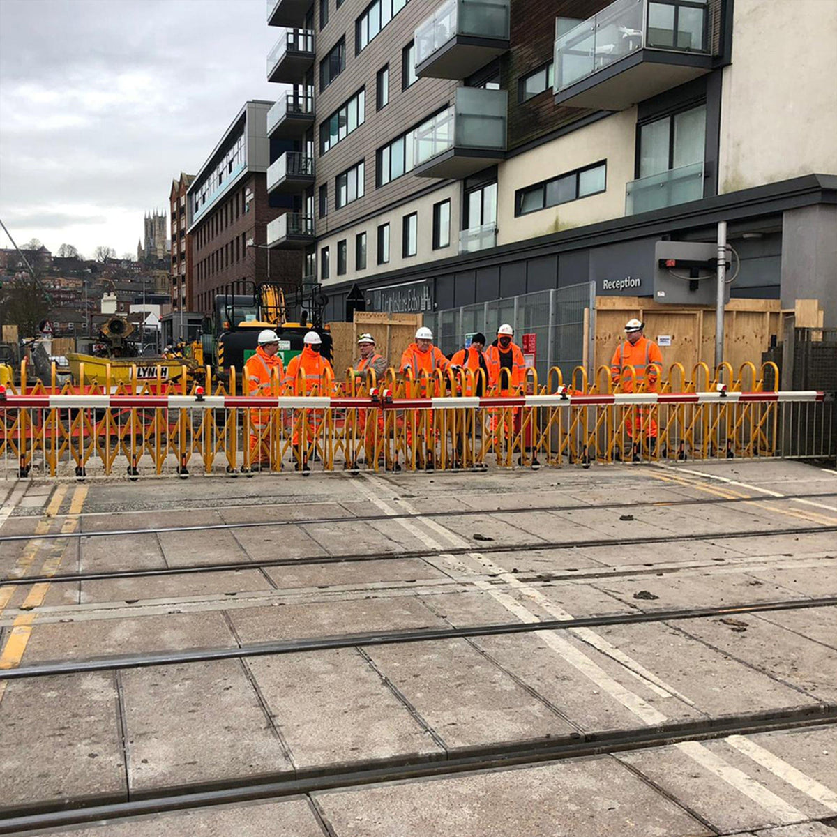 Powder-coated steel extendable diamond barrier for site demarcation