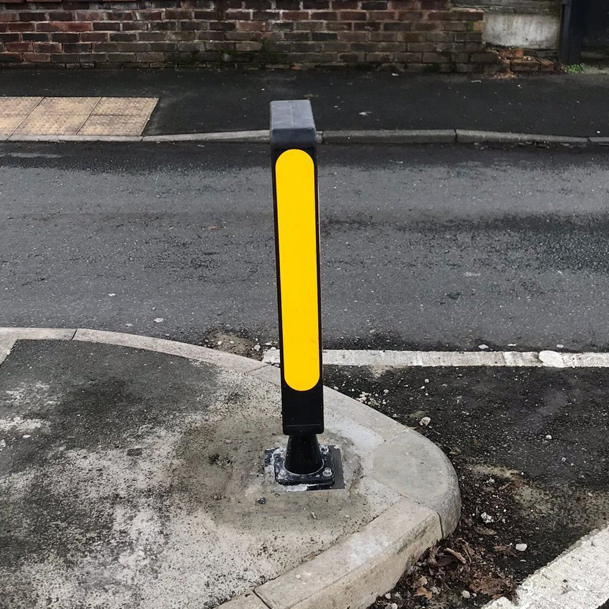 Morelock Yellow Bollard Keep Left Road Safety Traffic Highway Reflective Tape Flexible Removable Surface Mounted Anti-Ram High Visibility Durable Weather-Resistant Impact-Resistant Non-Corrosive