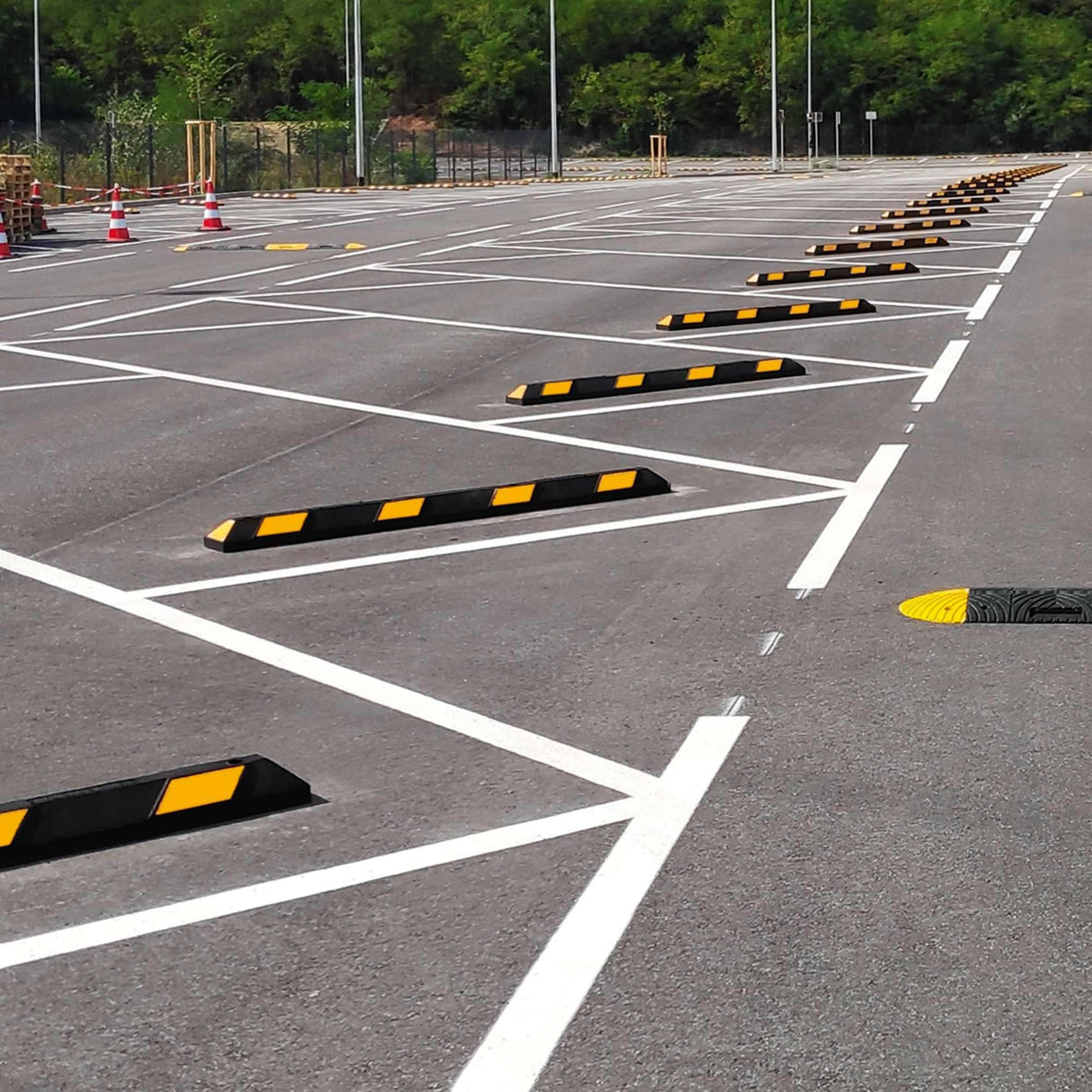 heavy-duty-rubber-parking-stops-durable-rubber-parking-blocks-car-vehicle-concrete-driveway-curb-asphalt-garage-black-yellow-white