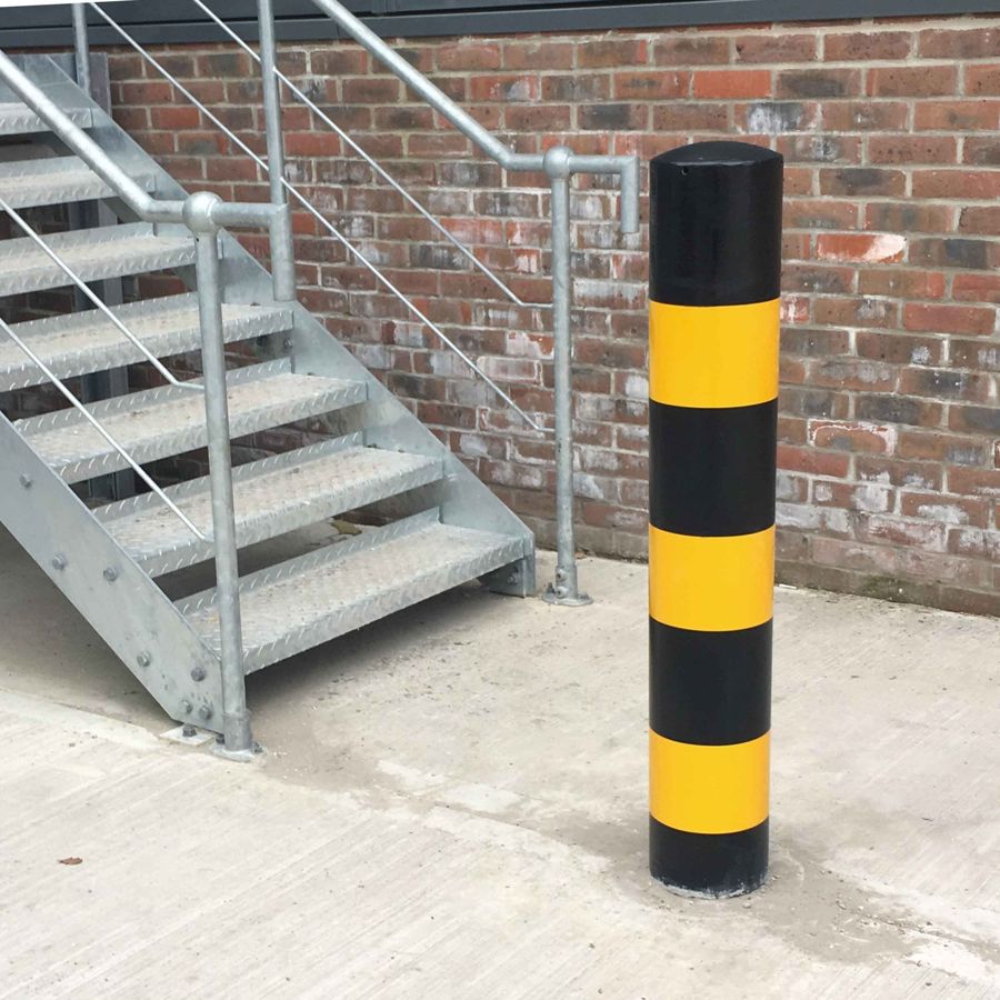Crash protection bollard