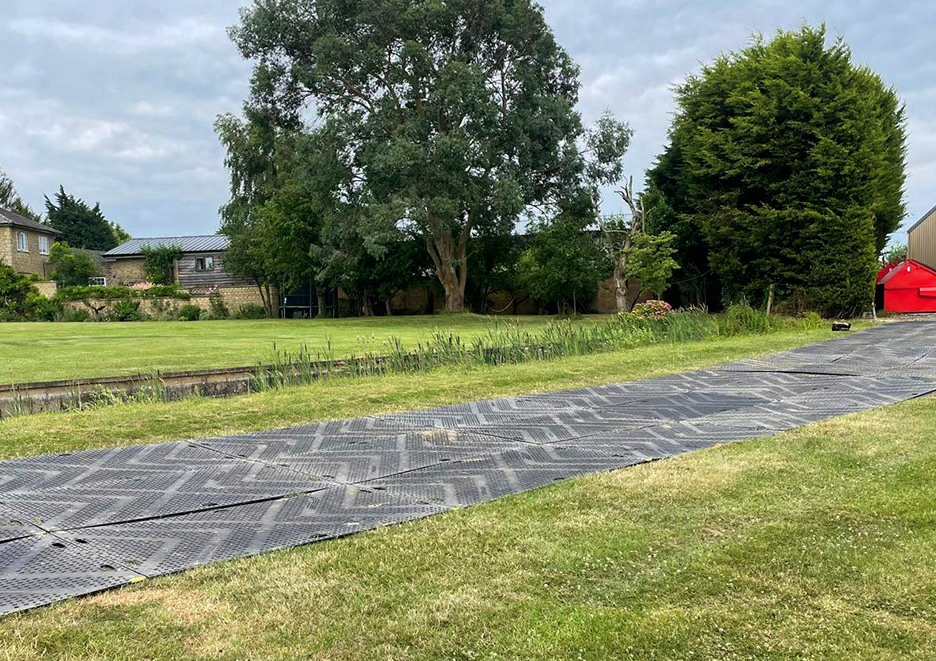 Festival Accessibility Ground Protection Matting Trench Cover Boards Melba Swintex Road Plates Temporary Flooring Ground Guards Heavy Duty Outdoor Public Events Ground Protection Mats Grass Protection Mats