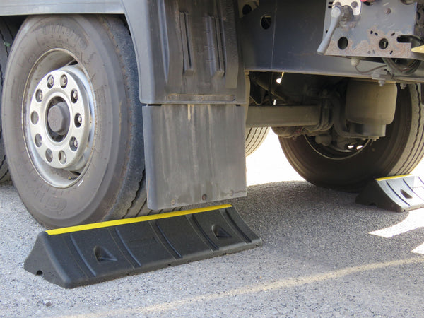 Comprehensive Traffic Control: The Role of HGV Parking Stops and Traffic Calming Measures
