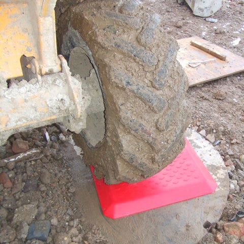 Trench covers Construction sites Road works Traffic management Groundworks Manhole cover Steel plates Safety Construction management Oxford Plastics UK Civil Engineering Trench Boards Ground Works