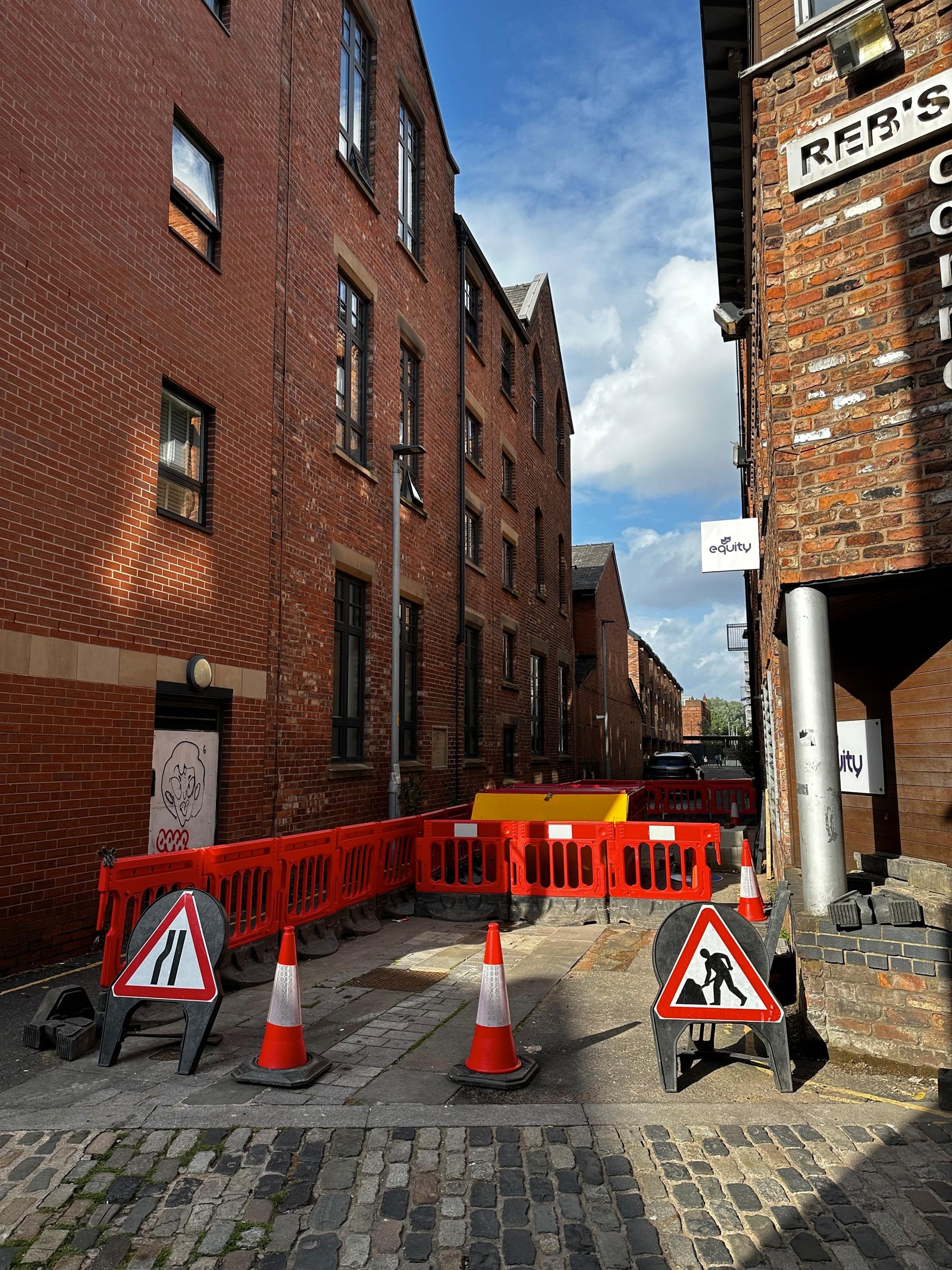 Temporary road signs Lightweight Portable Construction sites Traffic management Versatile Cost-effective Customisable Durable Easy to install Traffic control Safety
