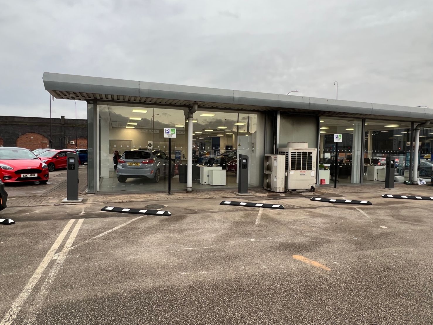 Rubber car parking stops Car wheel stopper HGV stop Rubber parking stop Wheel stoppers Rubber wheel stops Car stoppers for garage Recycled Cars Vans Parking blocks Parking spaces Pedestrian Safety