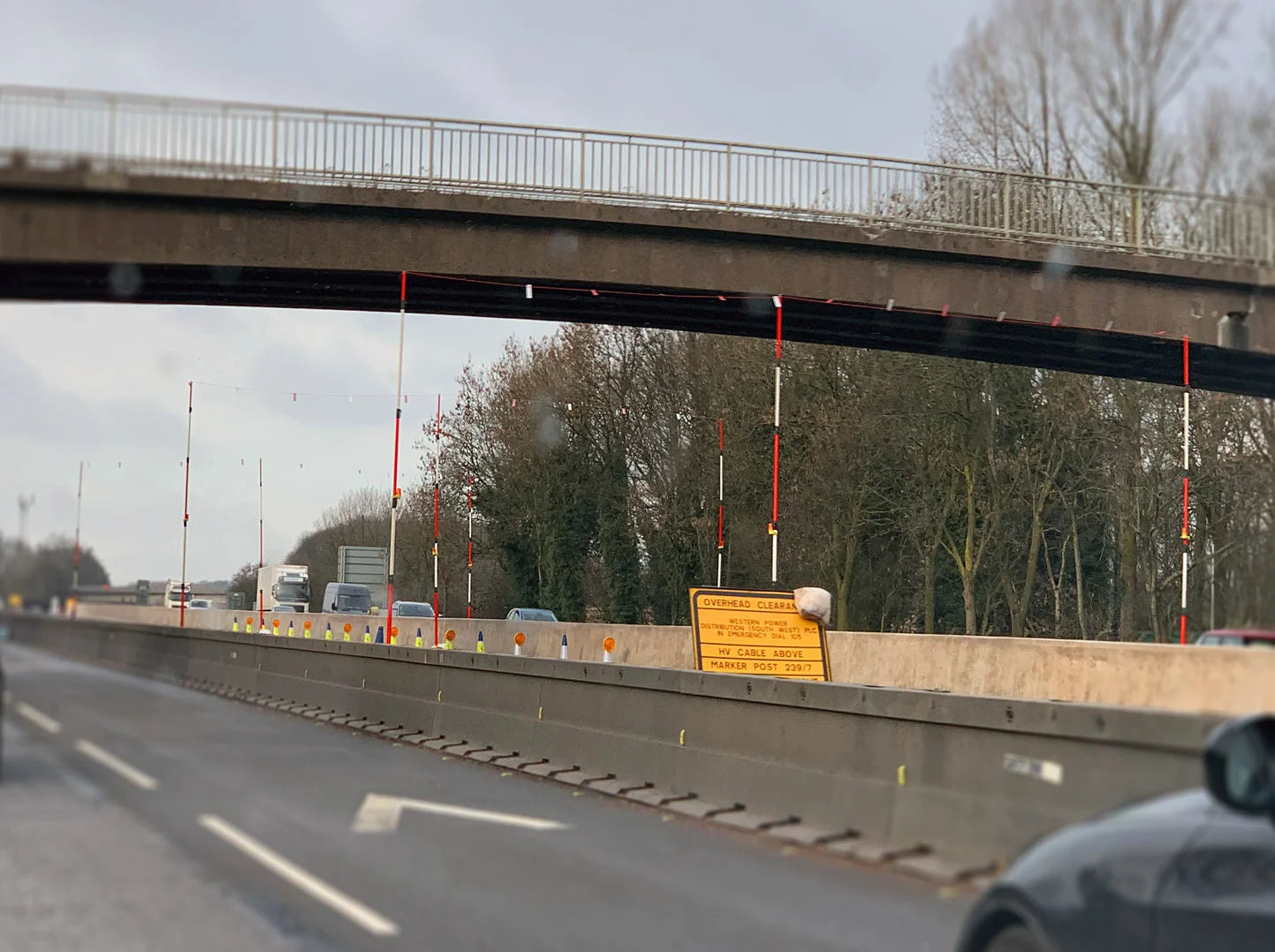 gs6 height restriction barrier red white vehicle safety construction traffic management blue and white rail construction safety