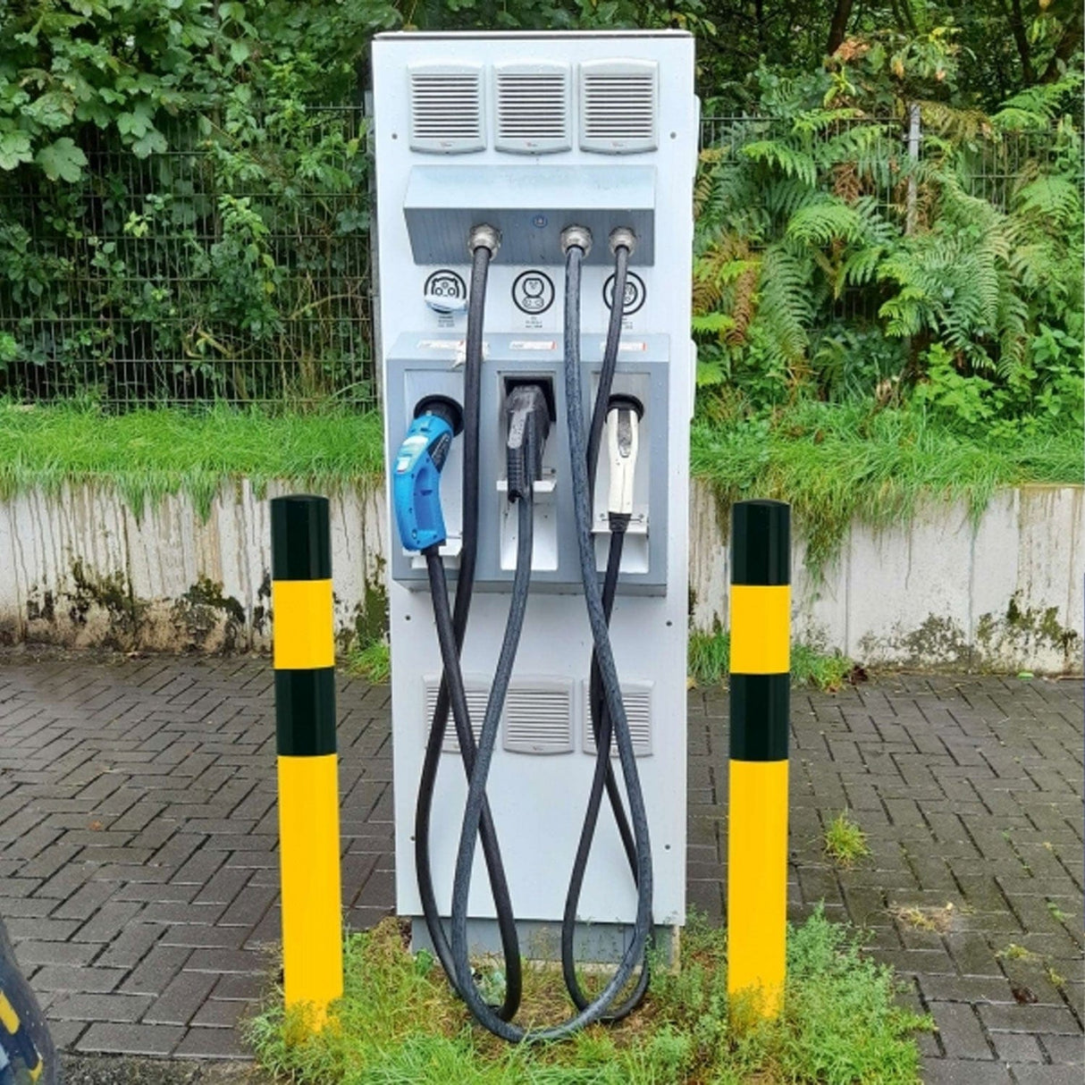 Black & Yellow Bollards