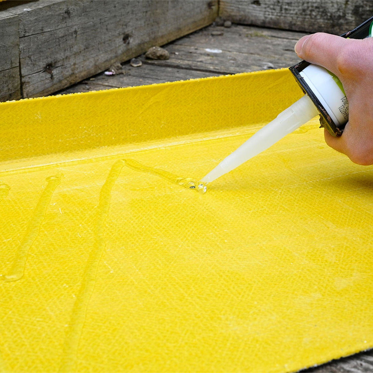 fixing-sealant-adhesive-290ml-clear-white-bonding-fast-drying-anti-slip-GRP-flat-floor-sheet-slip-resistant-fiberglass-safety-flooring-walkway-traction-durable-industrial-premium-wet-dry-indoor-outdoor-construction-zones-schools-bridges-residential-leisure-facilities-ramps-stair-covers-gritted-glass-reinforced-polyester