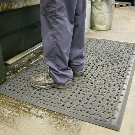 k-mat-anti-fatigue-mat-nitrile-rubber-matting-oil-slip-resistant-oily-environments-chemical-resistance-commercial-kitchens-grease-fat-food-processing-catering-anti-microbial-hygienic-industrial-non-slip-durable-heavy-duty-ergonomic-cushioned