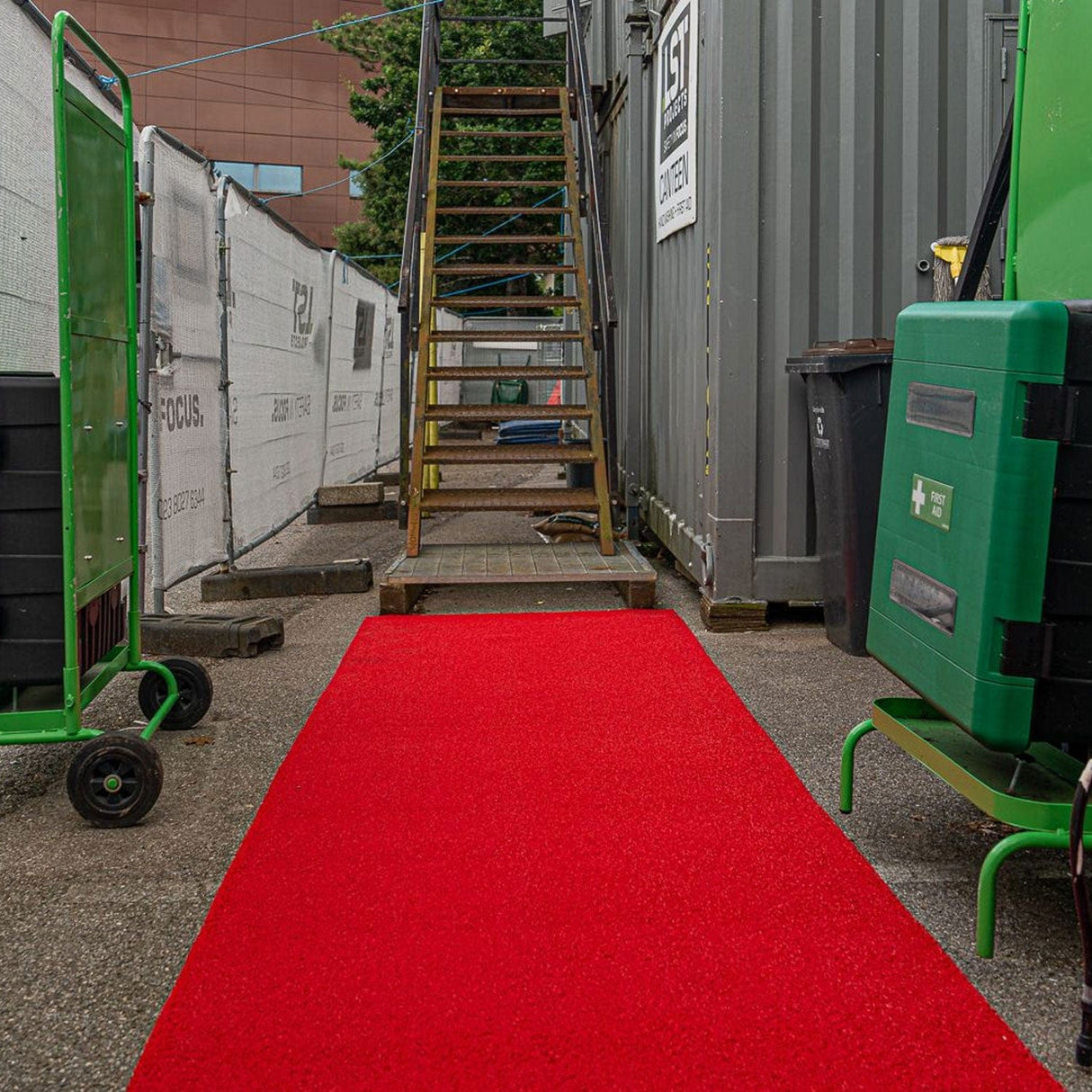 PVC-walkway-mat,-spaghetti-mat,-site-outdoor-anti-slip-heavy-duty-all-weather-entrance-non-slip-industrial-waterproof-easy-to-clean-interlocking-safety-slip-resistant-mat-matting-heavy-duty