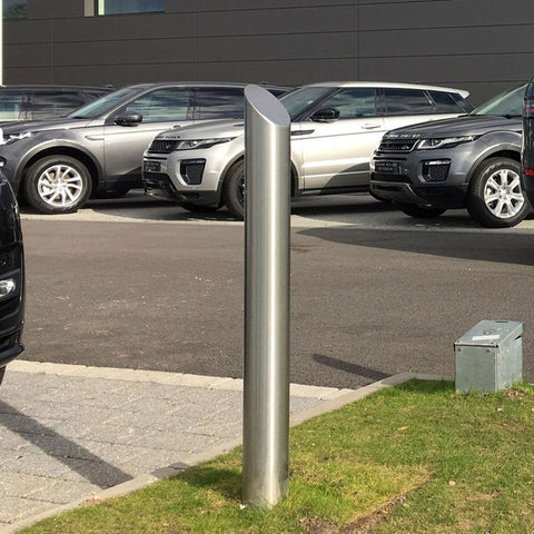 stainless-steel-ornamental-outdoor-bollards-crash-protection-decorative-landscaping-safety-parking-posts-ornate-boundary-markers-architechtural-car-showroom-shopping-mall-centres-car-parks-public-space-city-barriers-durable-weather-resistant