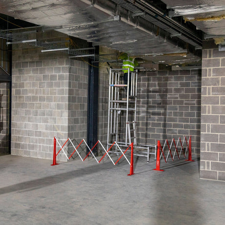 armorgard-extendable-barricade-barrier-extending-expanding-portable-crowd-control-mobile-safety-fence-events-retractable-temorary-concert-security-traffic-fencing-2.5-metres-collapsible-adjustable-gate