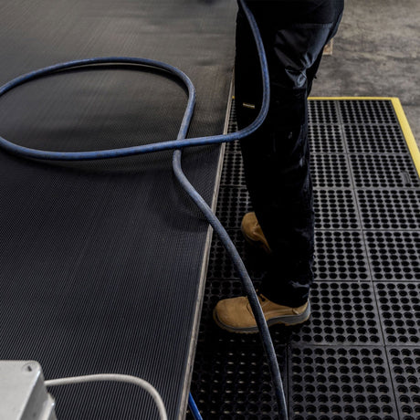 fine-rib-rubber-mat-non-slip-industrial-flooring-work-areas-animal-enclosures-workbench-matting-heavy-duty-ribbed-surface-commercial-kennels-grooming-areas
