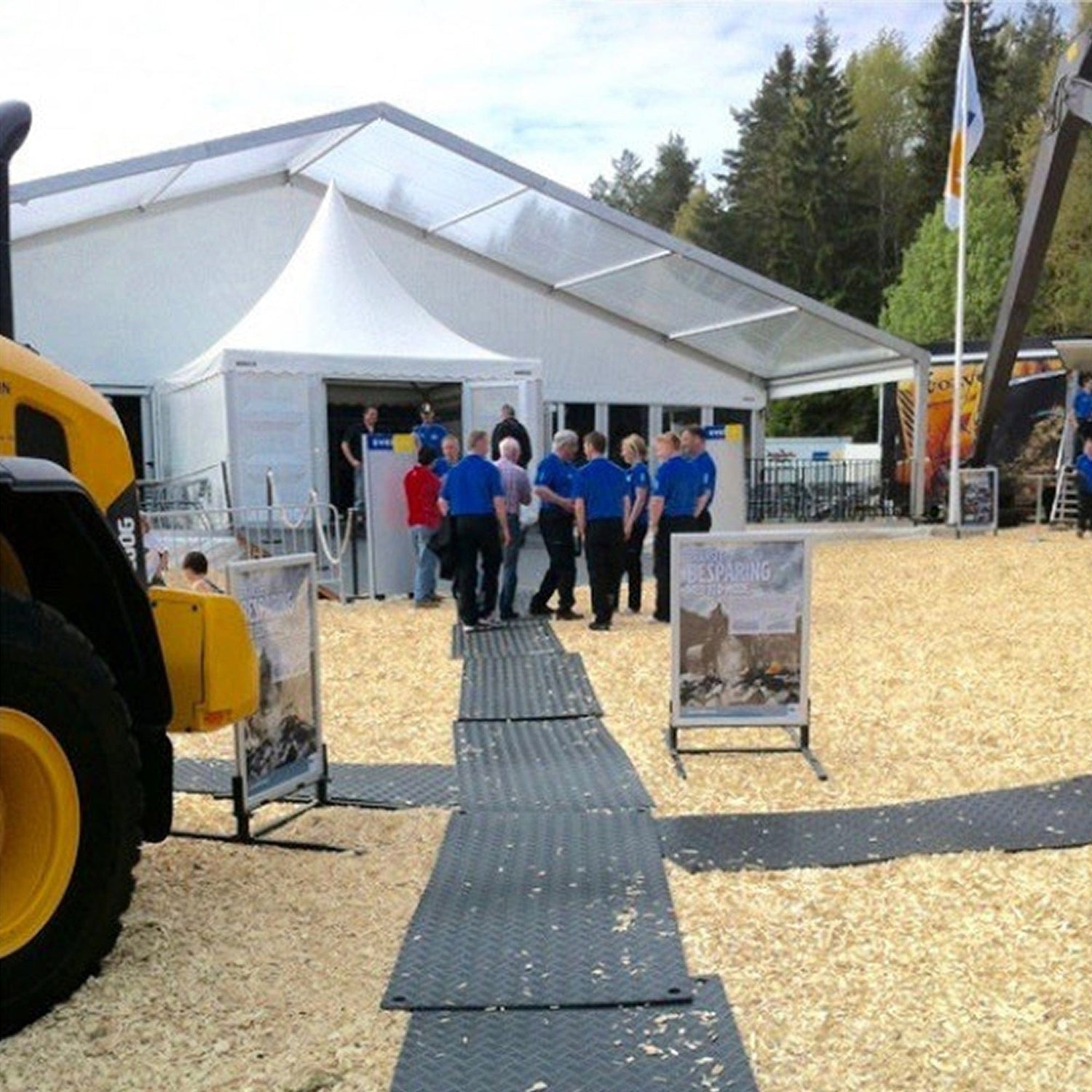 Access-mat-Medium-duty-Heavy-equipment-Ground-protection-Temporary-roadways-Construction-site-Pipeline-Crane-Timber-Skid-resistant-Outdoor-Industrial-2400mm-600mm-12mm-17kg-grey-DuraMatt