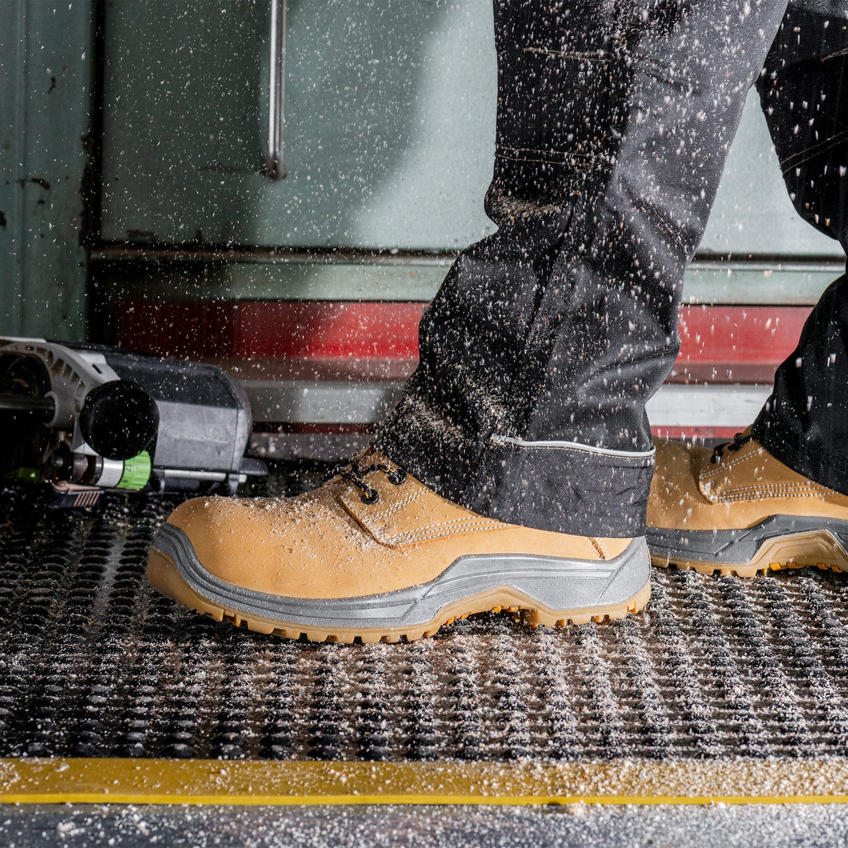 Anti-fatigue workstation heavy-duty ergonomic industrial slip-resistant black & yellow 600mm x 900mm safety comfort non-slip cushioned standing anti-slip drainage chemical-resistant wear-resistant anti-static grease-resistant oil-resistant