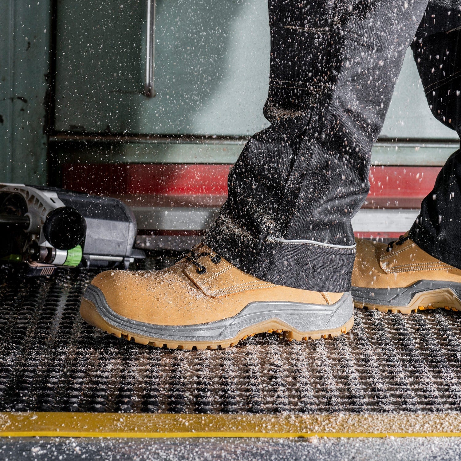 Anti-fatigue workstation heavy-duty ergonomic industrial slip-resistant black & yellow 600mm x 900mm safety comfort non-slip cushioned standing anti-slip drainage chemical-resistant wear-resistant anti-static grease-resistant oil-resistant