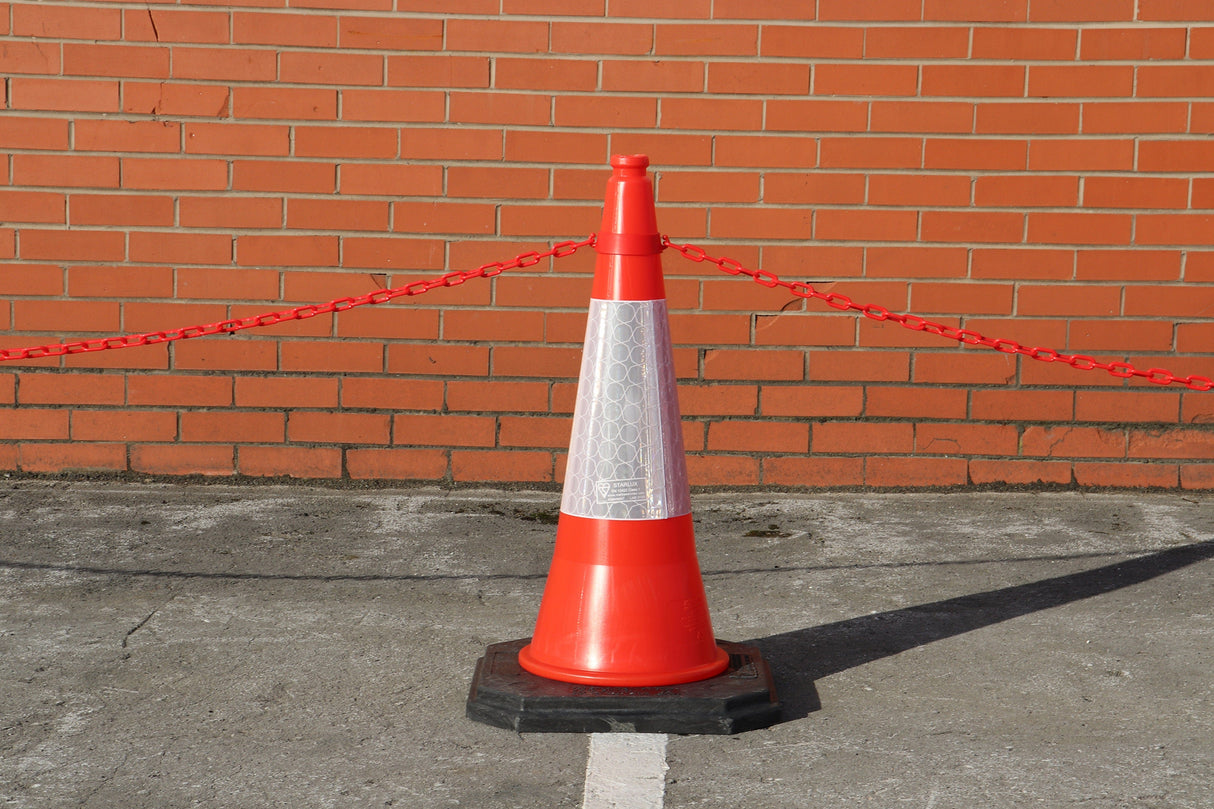 Cone-Chain-Barrier-Kit-Road-cones-Chain-holders-Chains-Traffic-control-equipment-Safety-barriers-Crowd-control-barriers-Road-safety-products-Construction-site-equipment-Barrier-systems-750mm-red-white