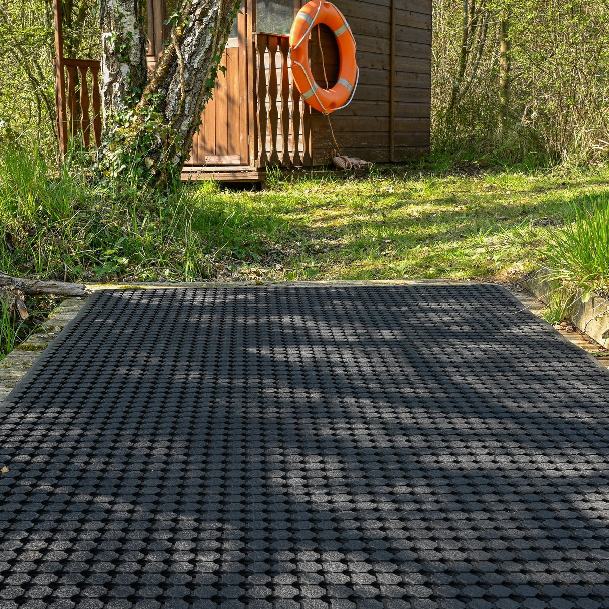 Outdoor-anti-slip-walkway-matting,-safety-slip-resistant-all-weather-heavy-duty-entrance-non-slip-industrial-waterproof-easy-to-clean-high-traction-durable-interlocking-mat-matting-rubber