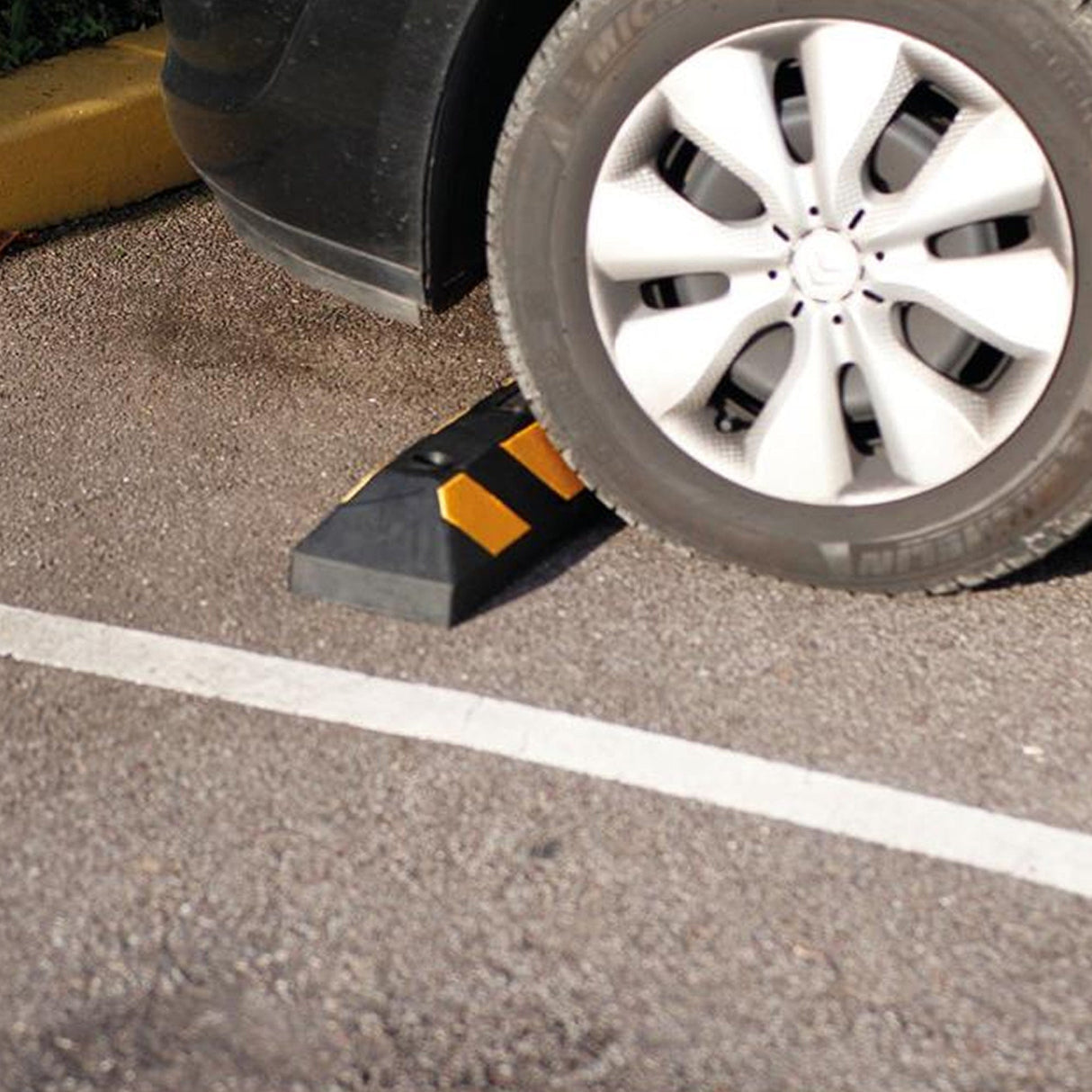 Parking blocks Bumpers Car stoppers Wheel stops Curbs Vehicle stoppers Parking lot Driveway Garage Outdoor Durable Traffic safety Park barriers Heavy-duty Parking curbs
