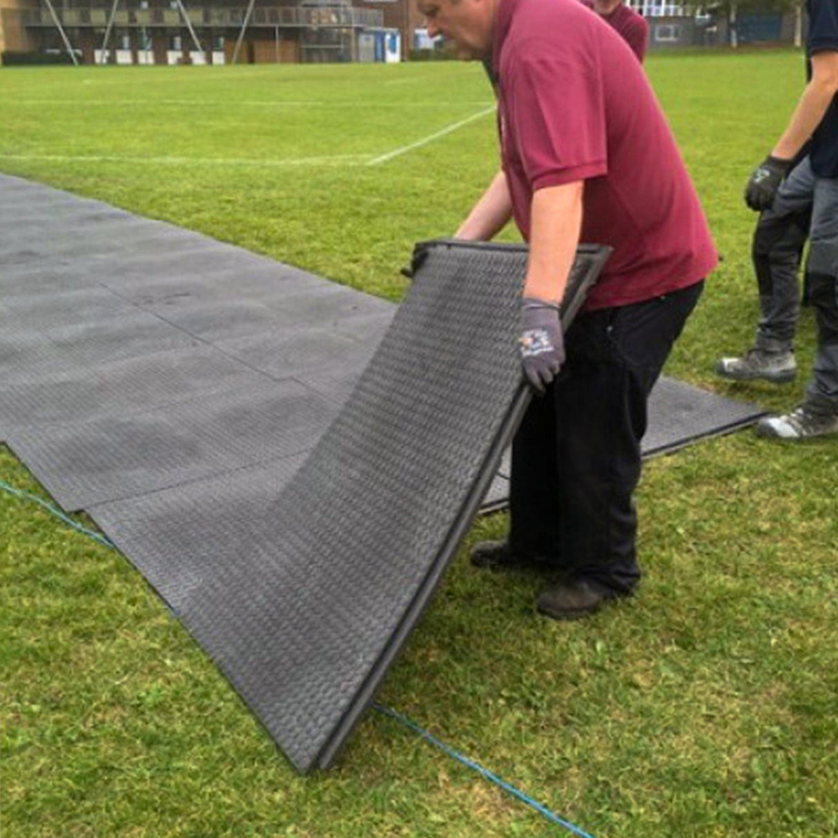 Safe Site Premium 1200mm x 800mm x 22mm 20kg Black Rubber with non-slip pedestrian surface on top Heavy-duty workplace safety anti-fatigue slip-resistant industrial waterproof durable oil and grease-resistant impact and shock-absorbing mat.
