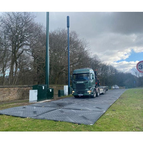 k-mat-heavy-duty-roadway-panels-installation-2-750x750